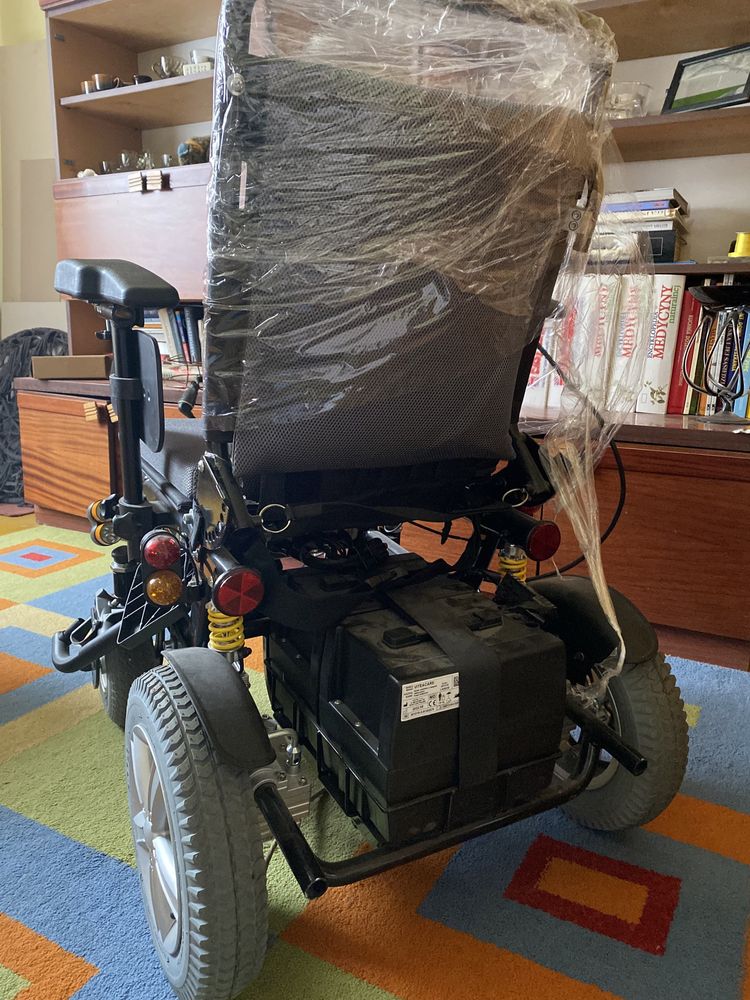 wózek inwalidzki o napięciu elektrycznym W1018-LIMBER