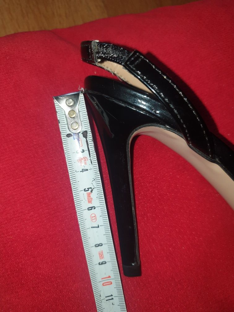 Czarne lakierowane szpileczki Stradivarius r. 36. Nowe.