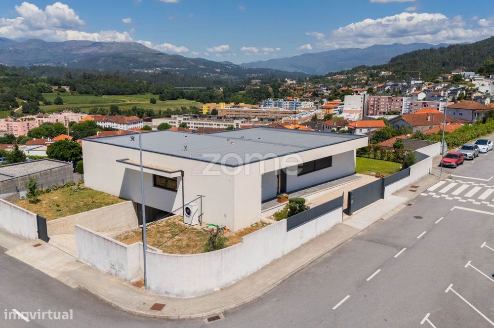 Moradia Térrea T3+1 no Centro de Ponte da Barca