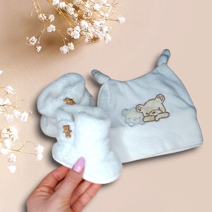 Komplet czapka i buty niemowlęcy