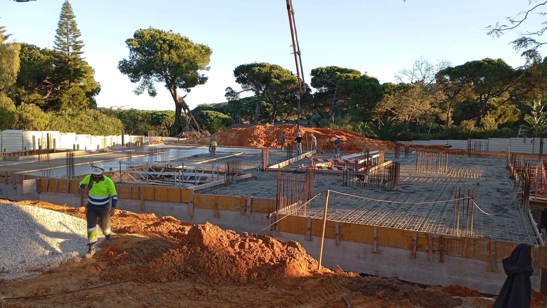 Fazemos serviços de cofragem e ferragens