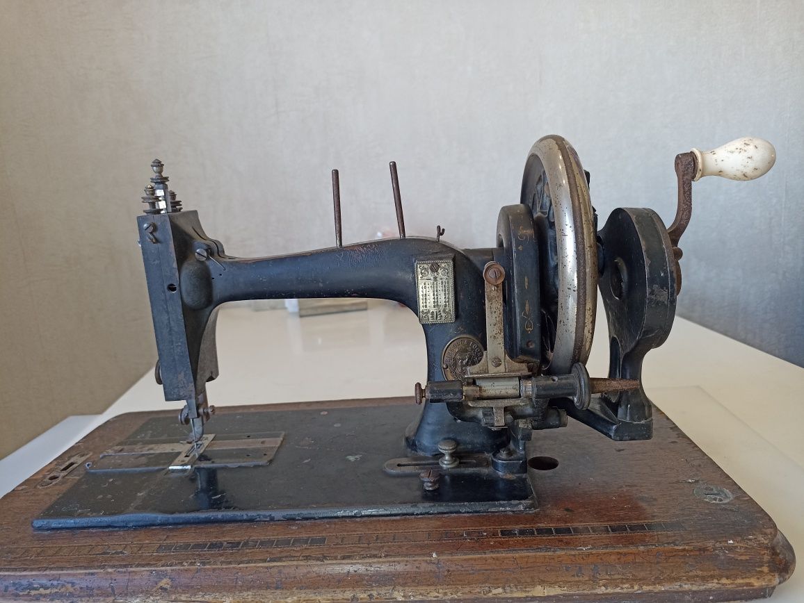 Швейная антикварная машинка biesolt & locke maisse