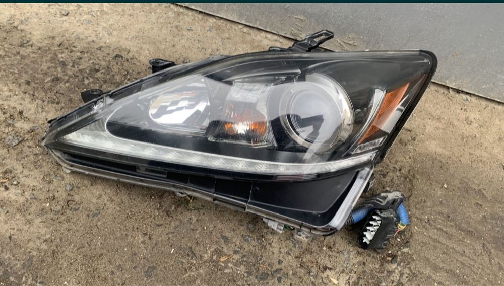 Левая фара Lexus Is темная фара левая на Лексус Ис  оригинал ксенон