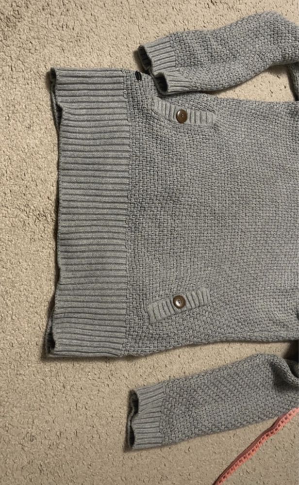 Gruby sweter z kapturem