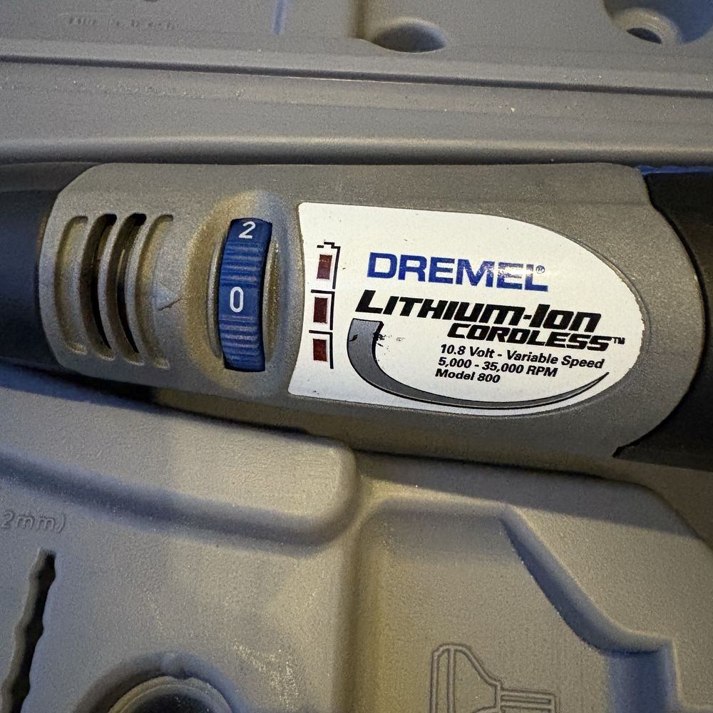 Dremel 800 Sem Fios – 10,8V | Como Nova