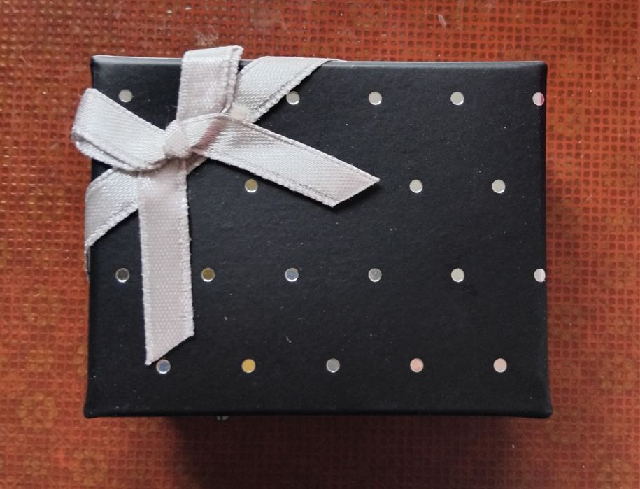 Посеребренное Колье "Э" от Avon