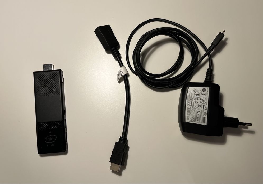 Mini komputer Intel Compute Stick STK1AW32SC