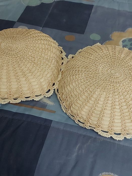 2 almofadas redondas croché linha de seda