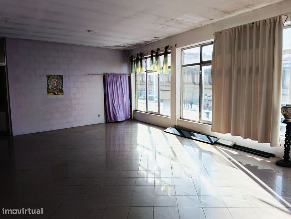 Loja c/ 3 pisos, Areosa, Cricunvalação, P/ Serviços