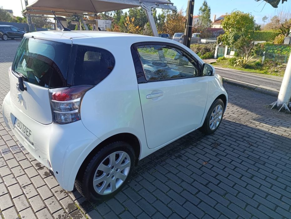 Toyota IQ em ótimo estado