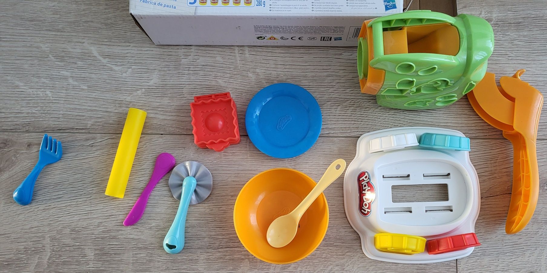 Play doh kitchen creation