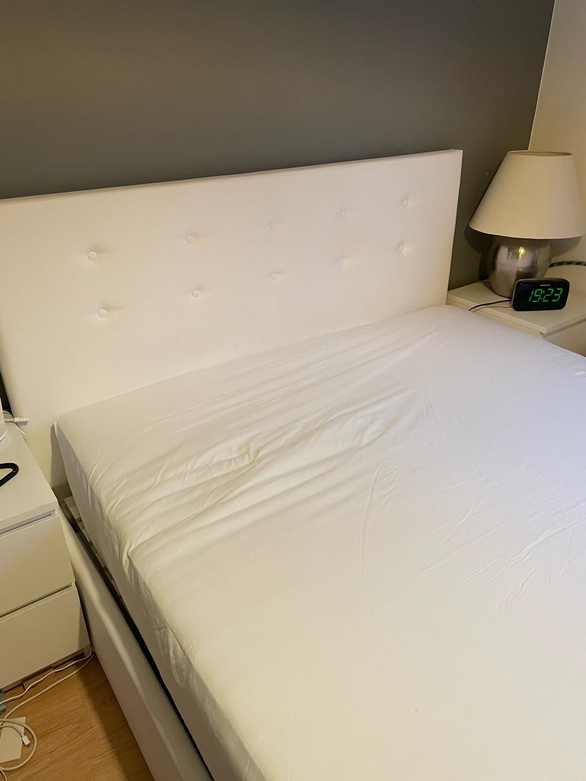 Tapicerowane łóżko Ikea Idanas z pojemnikiem 160x200