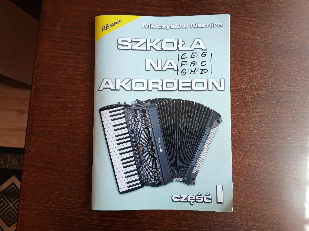 akordeon niiemieck Manuela.80 basówi