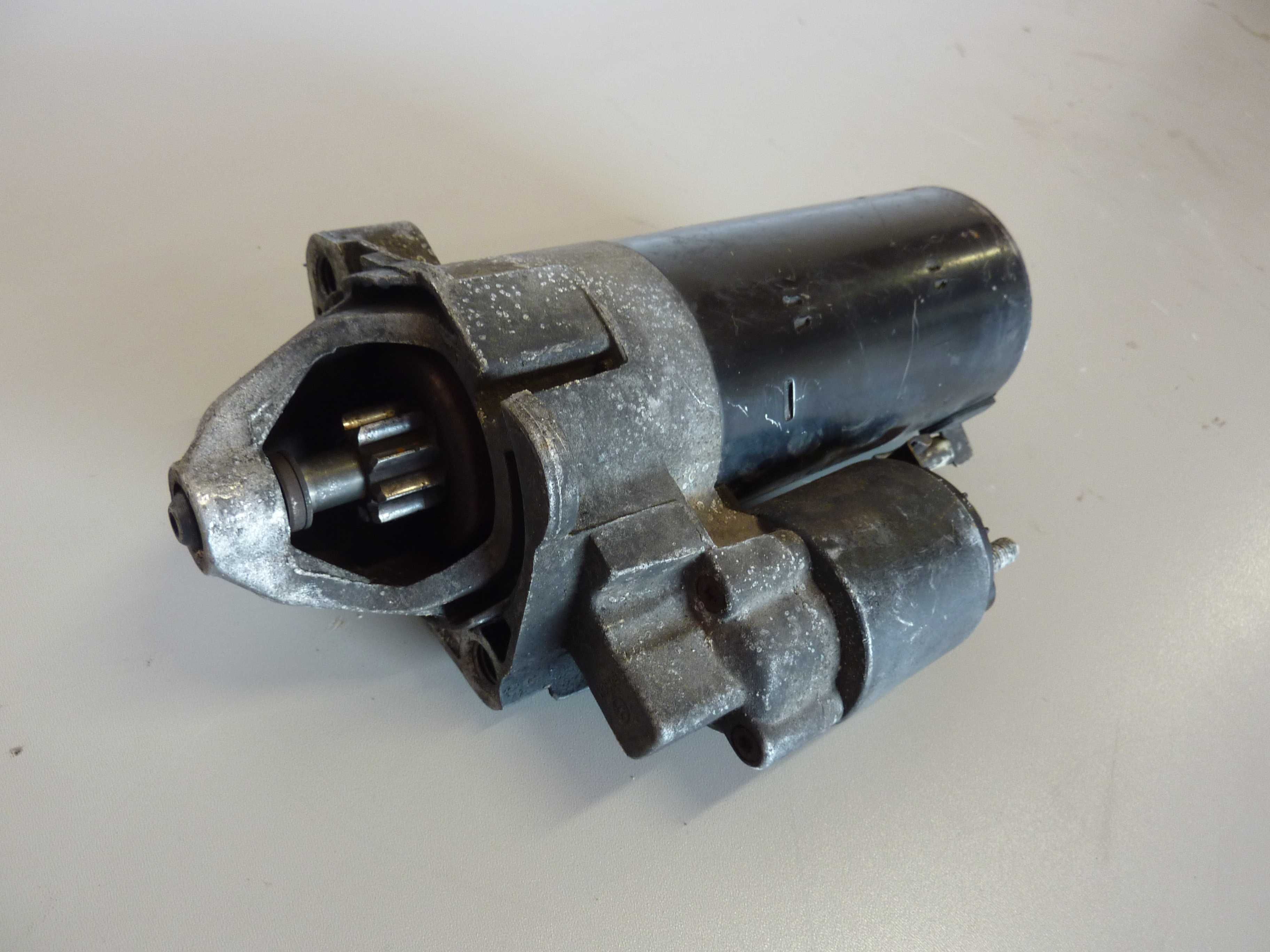 AUDI A4 B5 B6 VW PASSAT B5 1,9 TDI rozrusznik 068.911024G bosch
