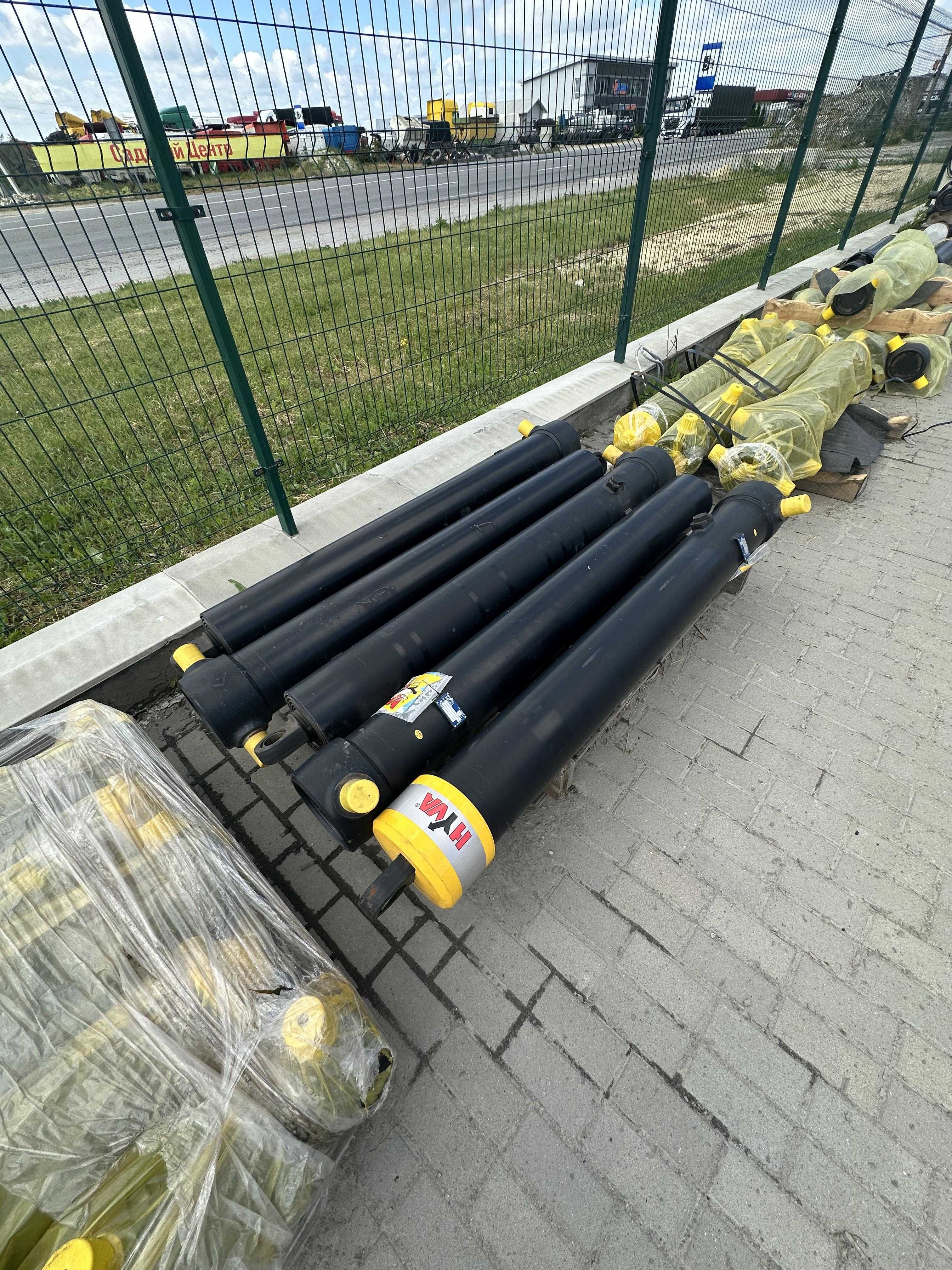 Гідравлічний циліндр на 3 кріплення HYVA FE A169-5-07030