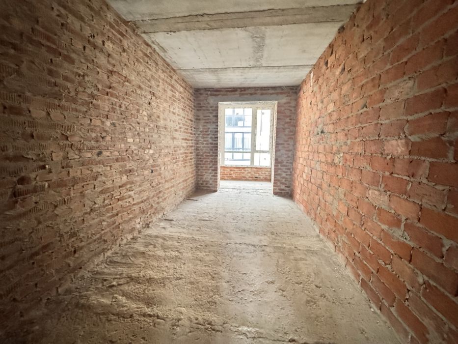 Продаж 3 кім.сирої квартири