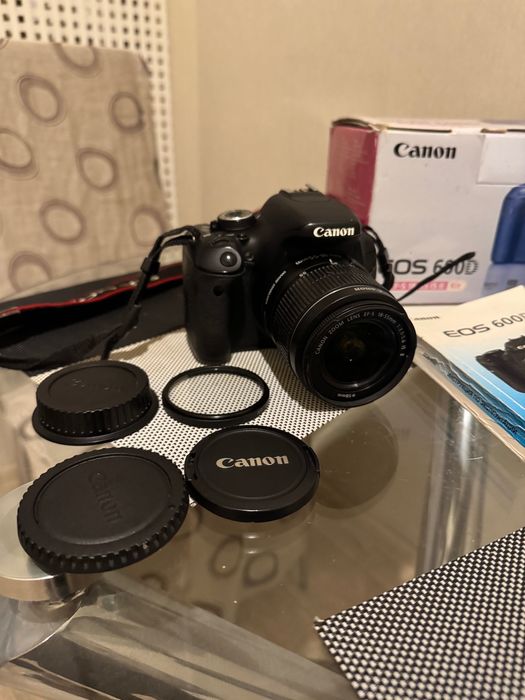 Дзеркальний фотоапарат Canon EOS 600D КОМПЛЕКТ