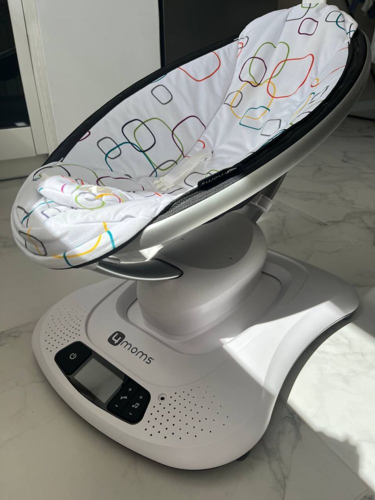 Заколисуючий центр 4moms mamaRoo 4.0