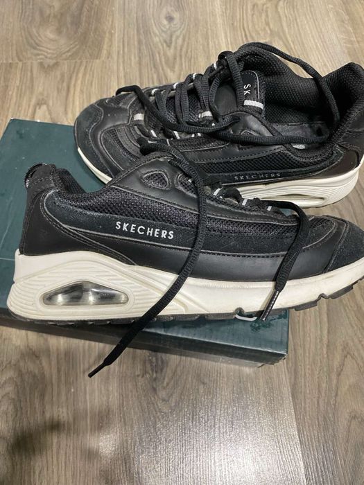 Фірмові кросівки SKECHERS