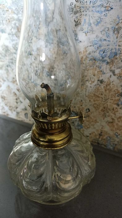 Szklana lampa naftowa