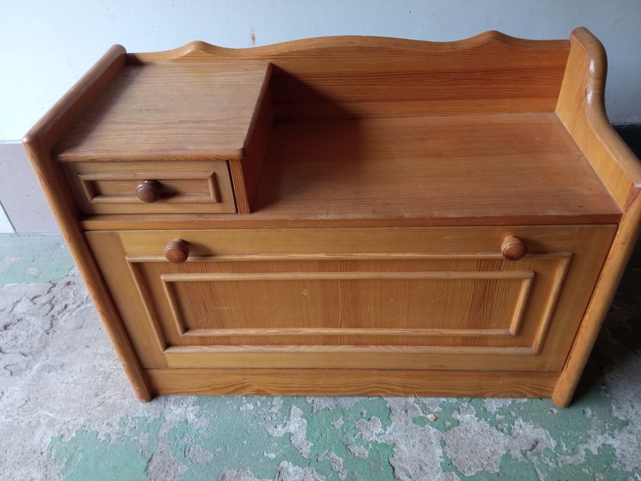 Drewniana szafka na buty