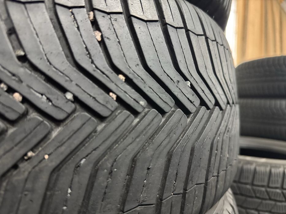 шини б.у зима 215/55 R17 Michelin Cross Climate M+S склад шин