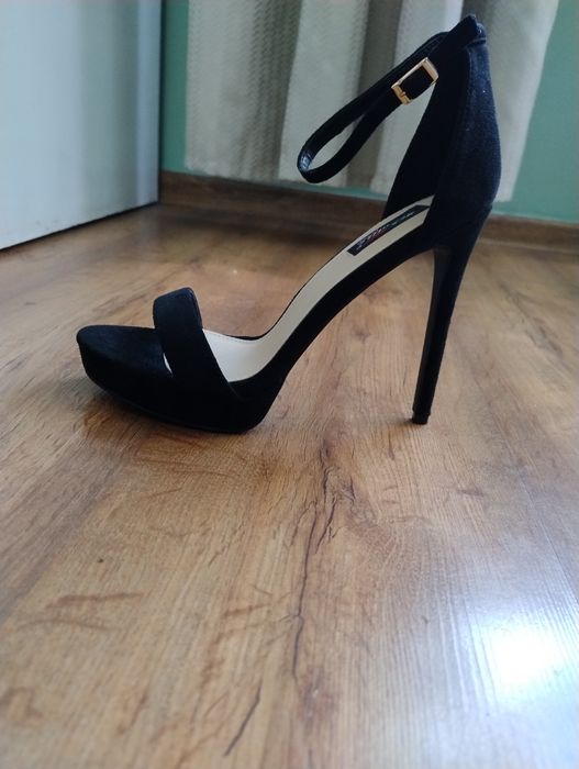 Sandały na wysokiej szpilce