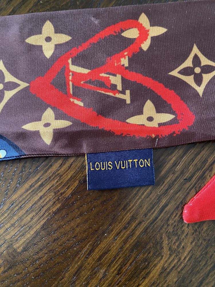 Lenço Louis Vuitton