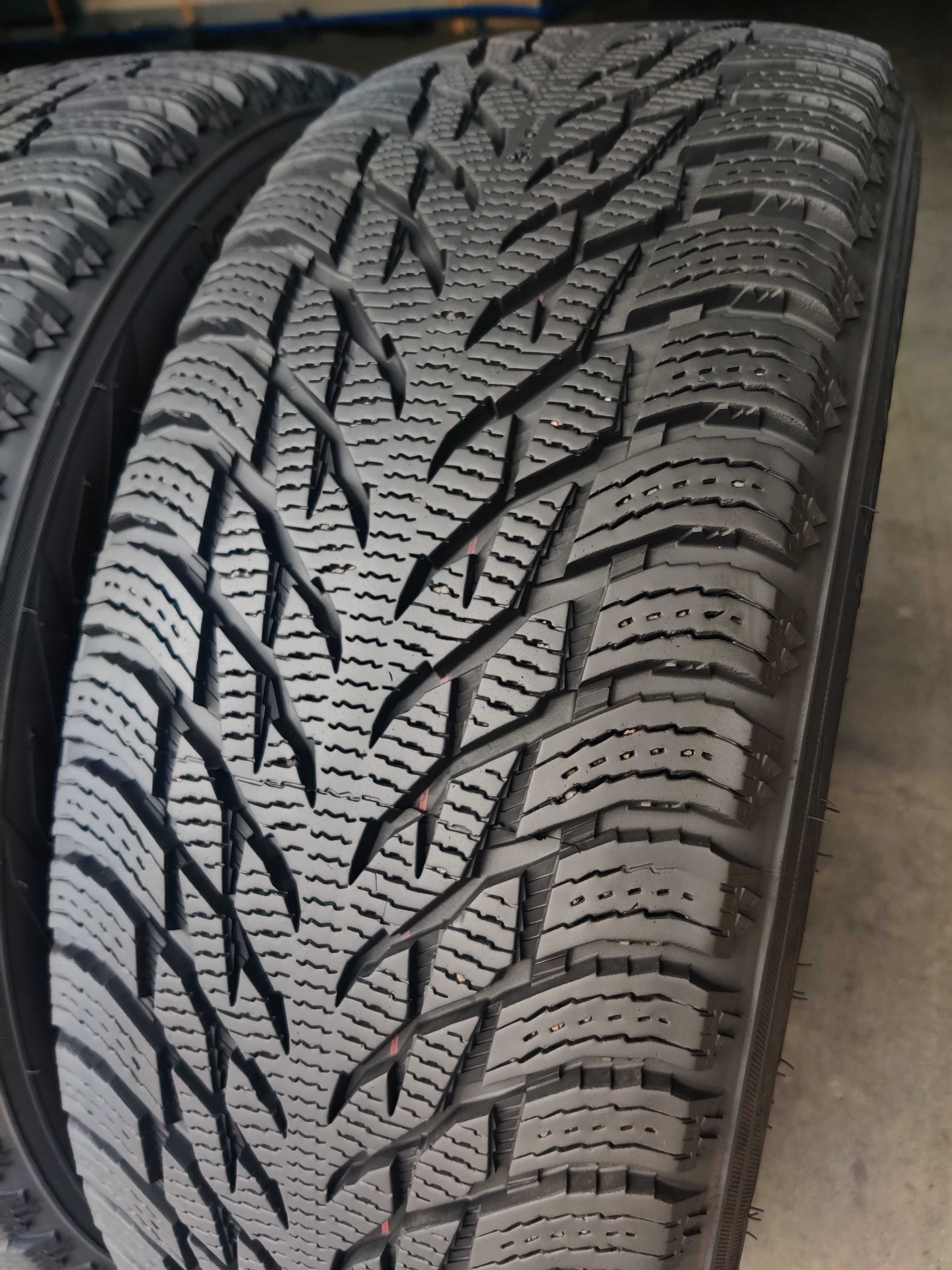 R18 235 55 шини зимові арктичні Nokian Hakkapeliitta R3 преміум клас