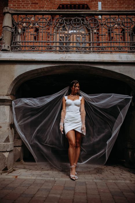 Шикарна весільна міні сукня з корсетом!