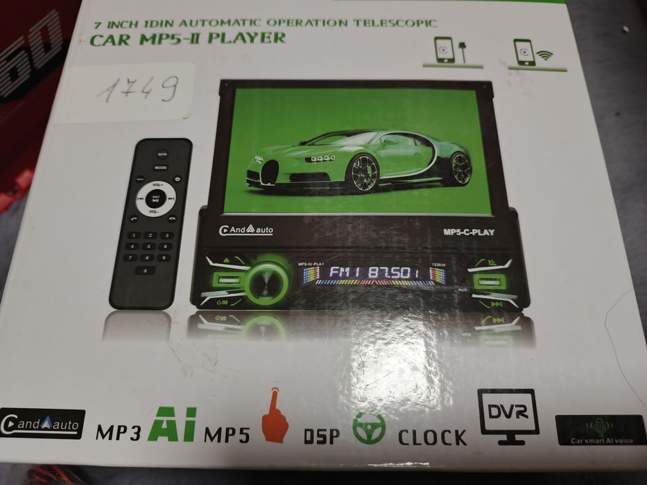 Автомагнитола с выездным экраном