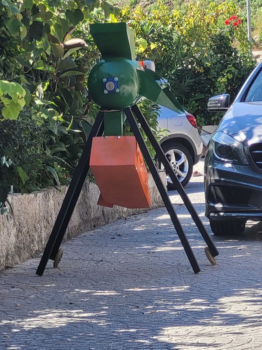 Debulhador e triturador para roçadeira com ou sem motor.