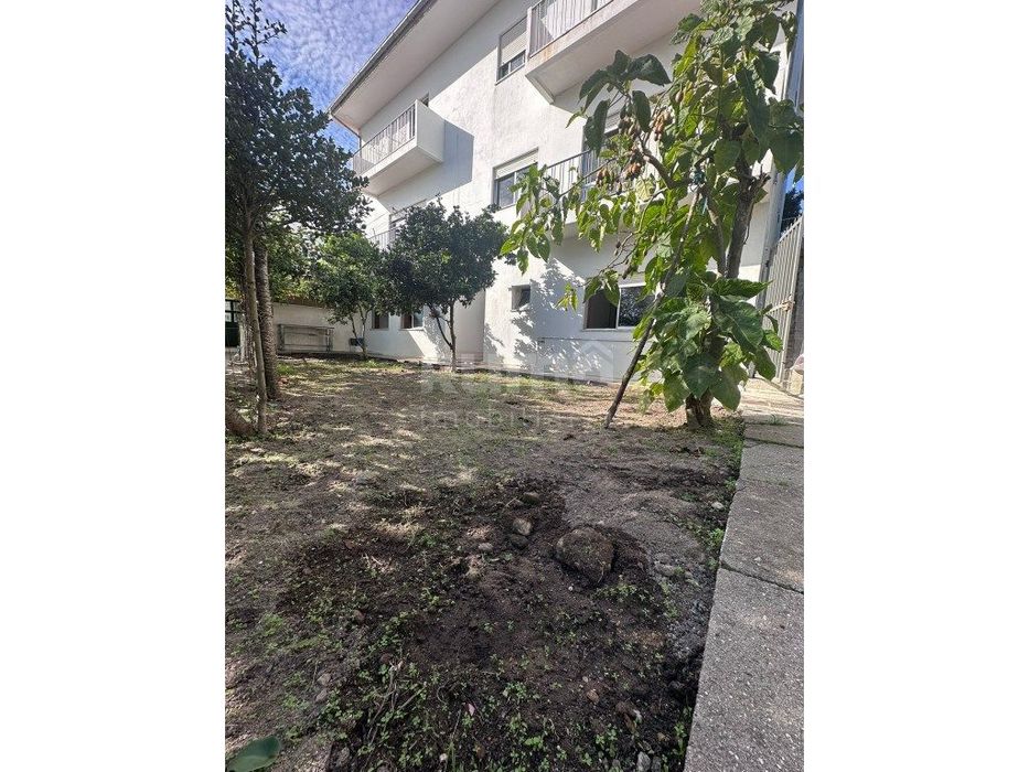 Andar Moradia V1 com Entrada Independente e Logradouro Privativo