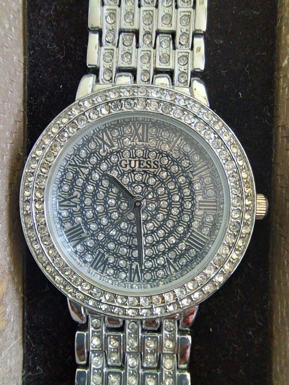 Часы оригинальные Guess