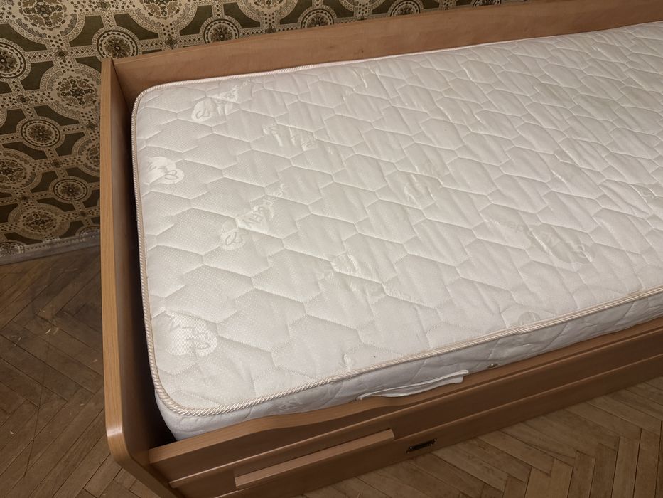 Ліжко-софа з без пружинний матрасом та підйомним механізму