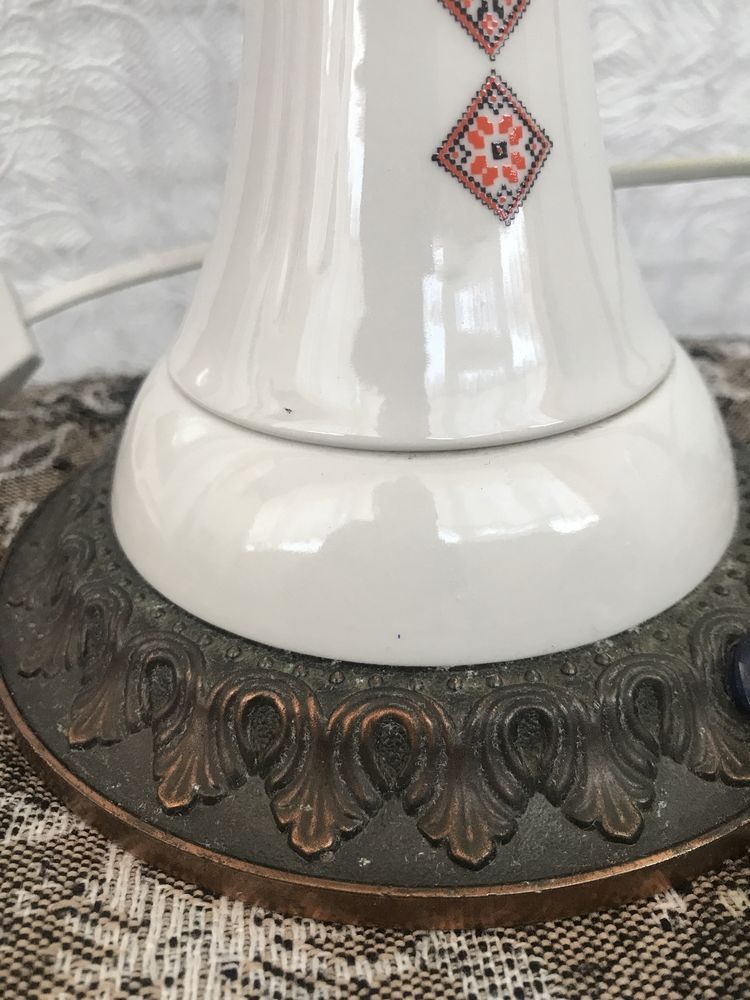 Продам светильник настольный.