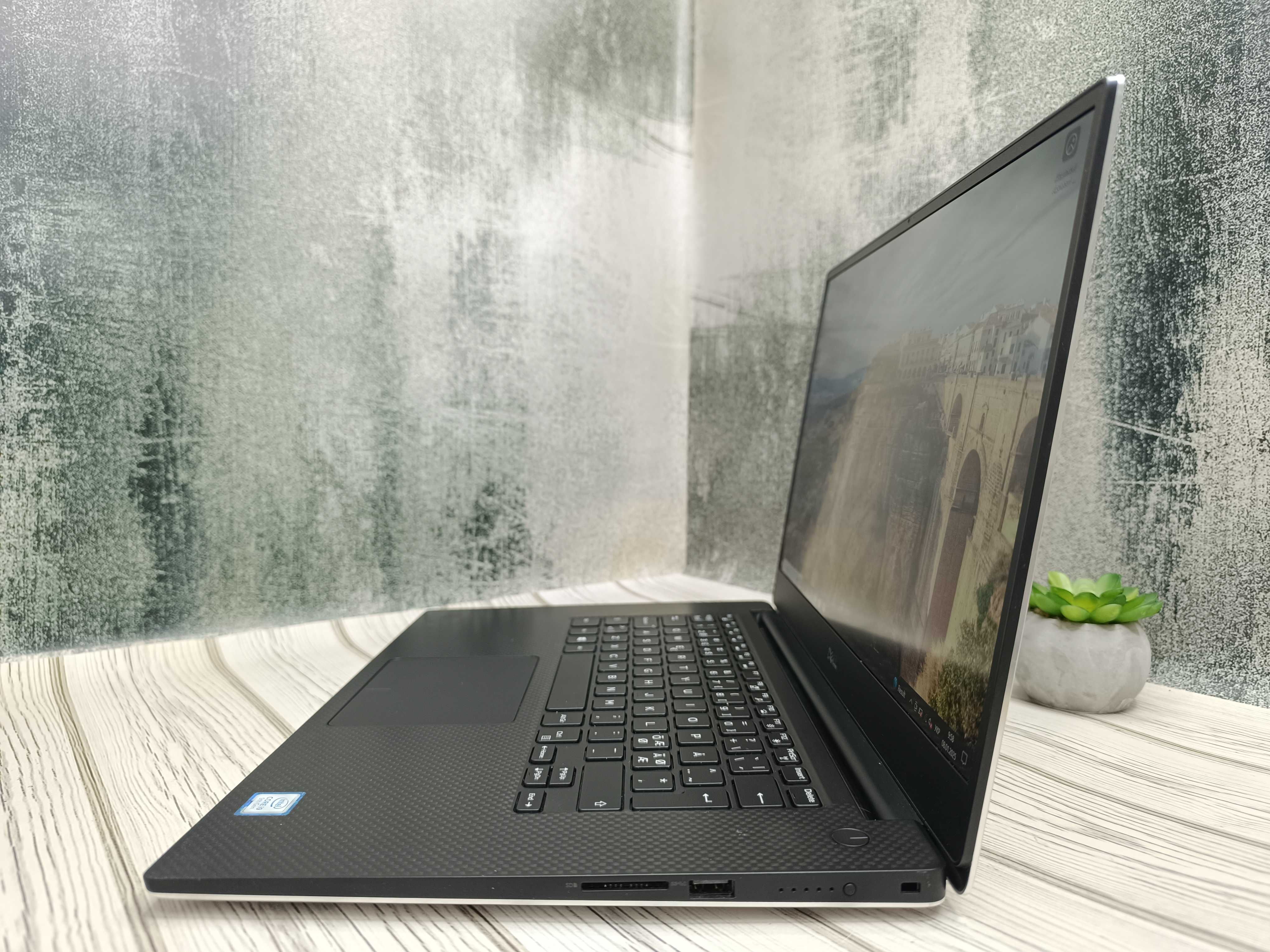 Ноутбук Dell Precision 5540 FHD\i9-9980HK\SSD 512GB\RAM 16\Quadro 4 GB