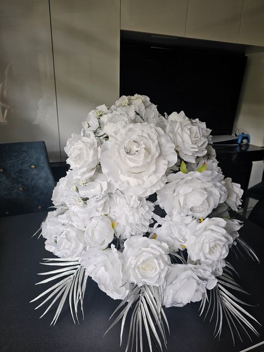 Ogromny bukiet ze sztucznych kwiatów