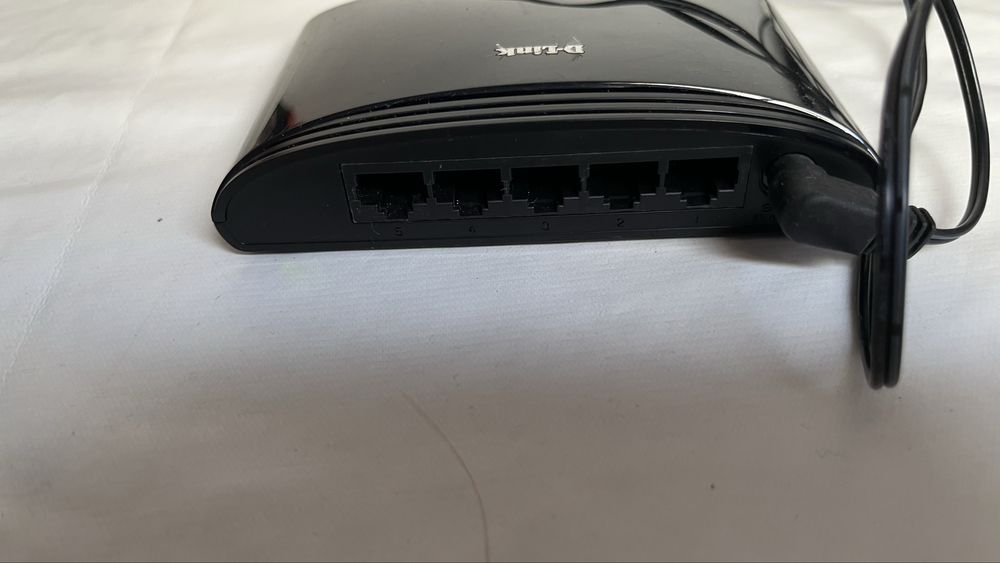 Switch D-Link DES-1005D 5 portas Fast-Ethernet • com fonte original