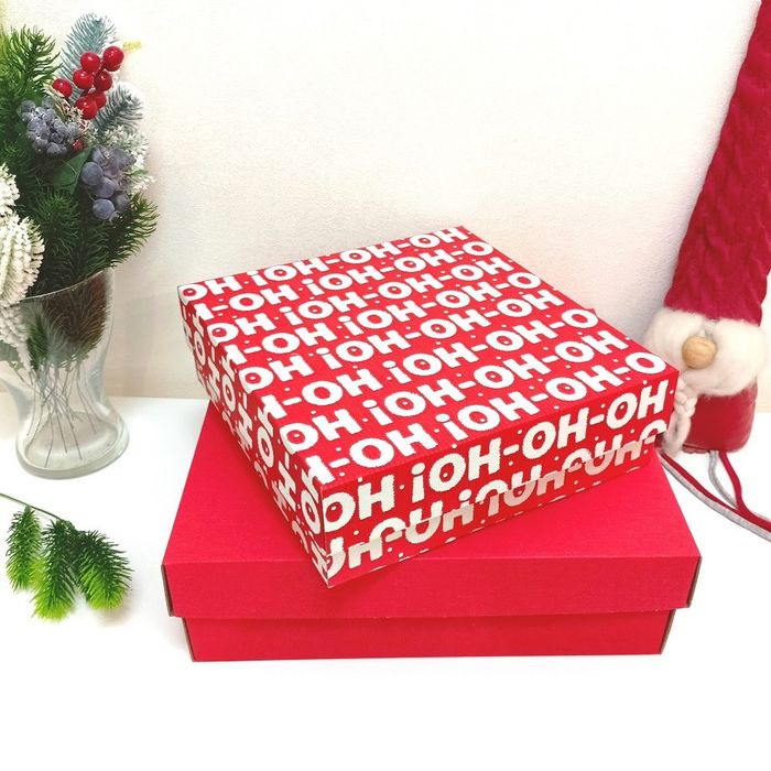 Новорічні подарункові коробки