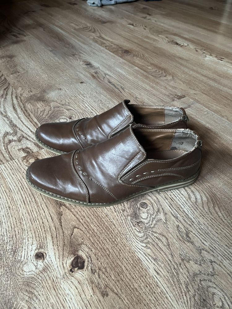 Eleganckie buty półbuty do garnituru sztyblety