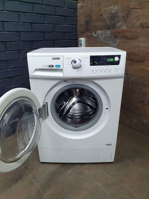 Пральна машина вузька ZANUSSI ZWSH 7121 VS, 7 кг,тиха в роботі,компакт