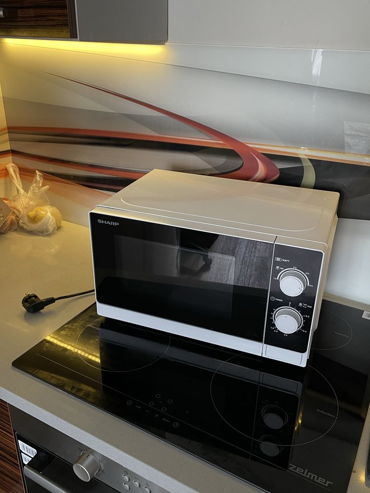Mikrofalówka SHARP 200WW – prawie jak nowa!
