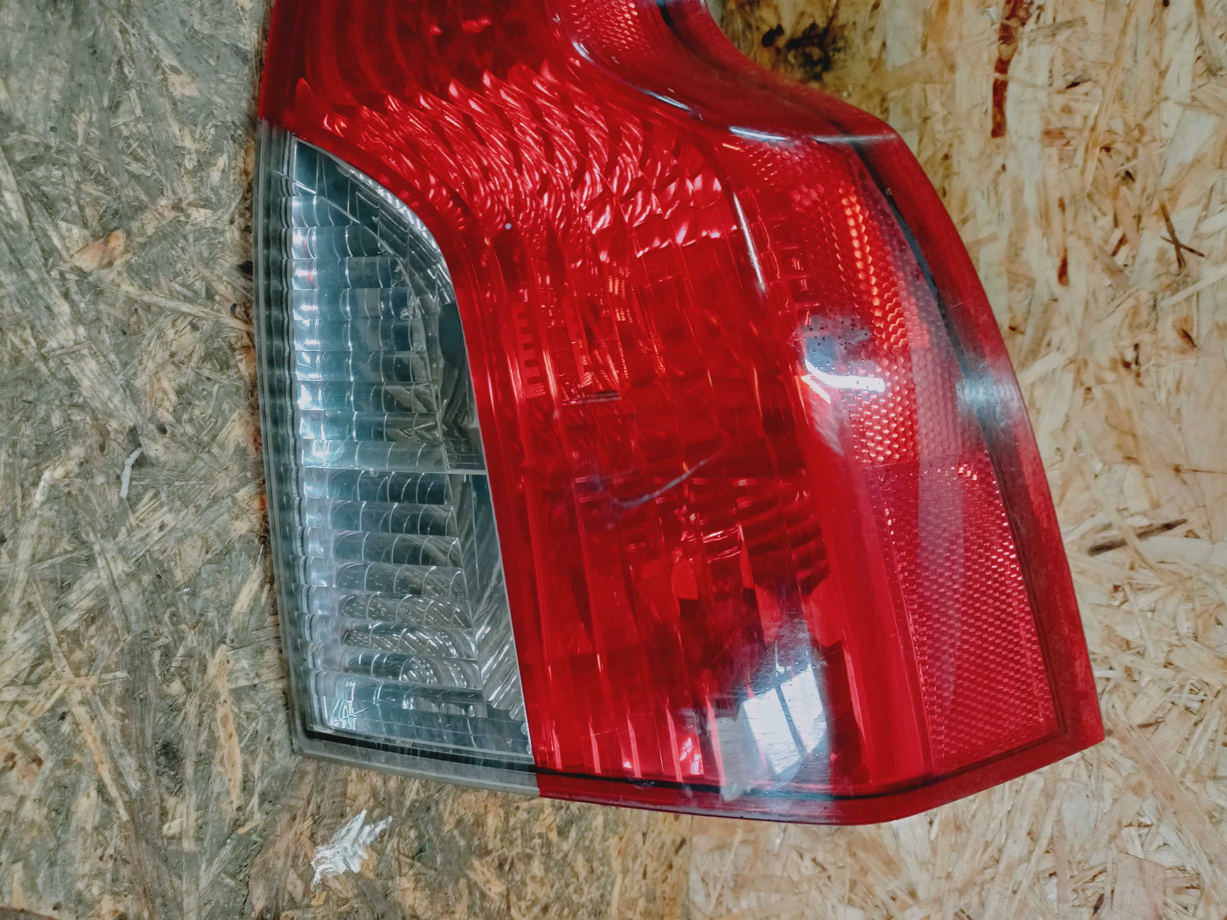 Volvo V50 kombi FL lift lampa tył tylna prawa oryginał demontaż