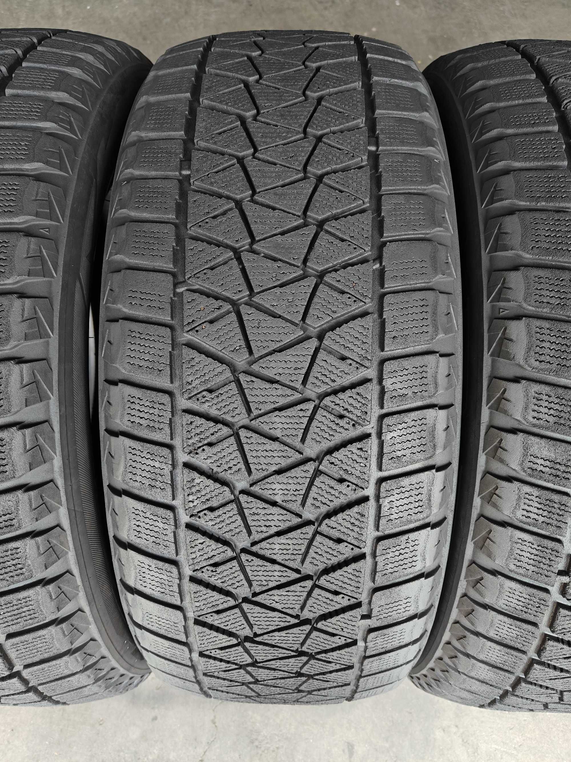R19 245 55 шини зимові липучки Bridgestone Blizzak DM-V2 made Japan