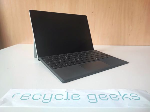 Microsoft Surface Pro 7 Plus i7-1165G7 16GB Ram 256GB NVMe teclado PT