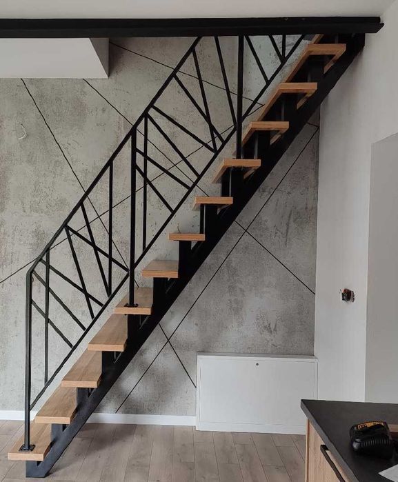 Schody wewnętrzne na konstrukcji metalowej - PRODUCENT