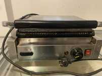 Grill kontaktowy PANINI ryflowany Hendi 263655