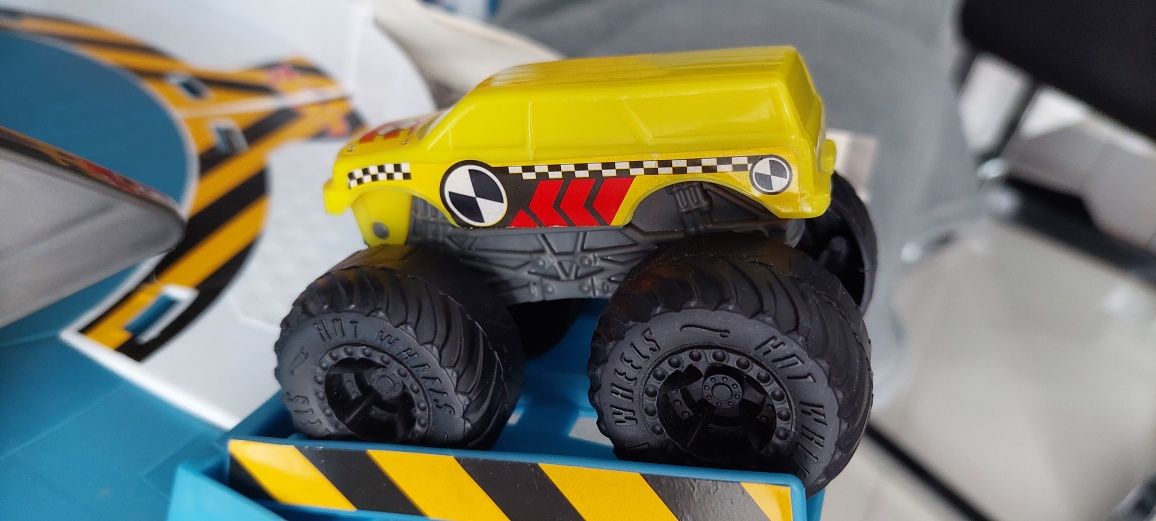 Hotwheels Monster Trucks arena z rekinem