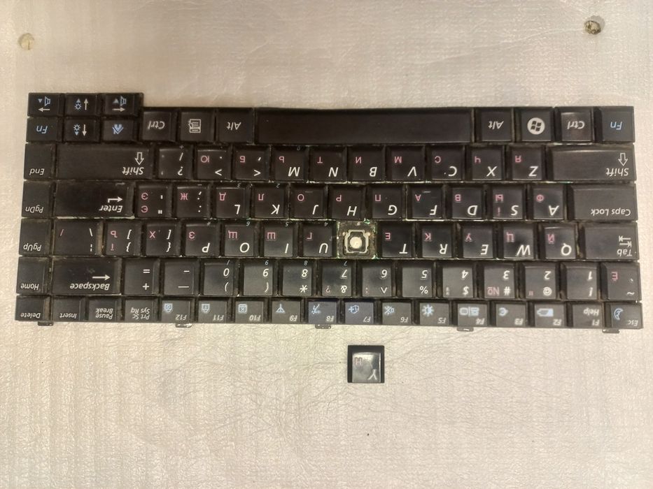 Продам ноутбук по запчастям samsung np-r18y. Цена за все